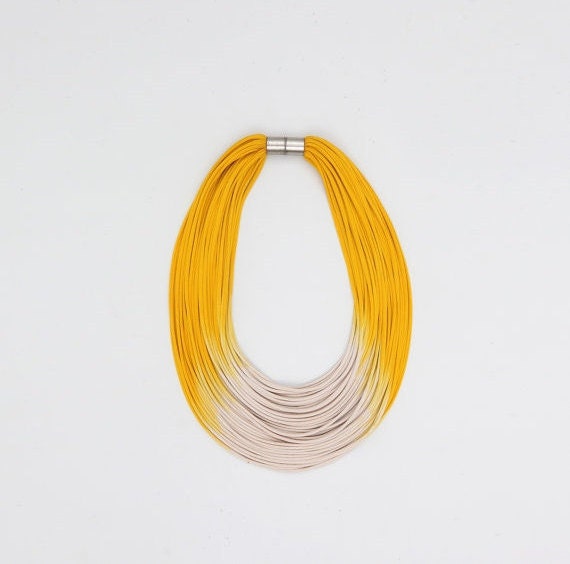 Ombre Halskette, Statement Kette, Dip Dye, Textilschmuck, Jersey Schal Boho Gelbe Kette Ombre Halskette, Statement Kette, Dip Dye, Textilschmuck, Jersey Schal Boho Gelbe Kette von Frogaspect
