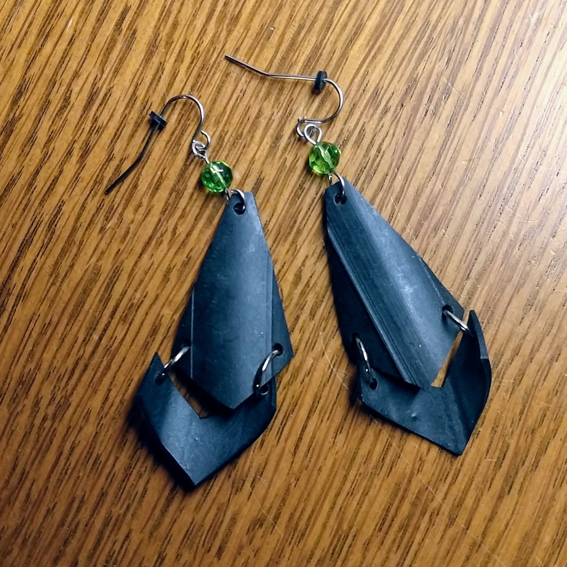 Chevron Ohrringe Aus Recycelten Fahrradschläuchen | Veganes Leder Chevron Ohrringe Aus Recycelten Fahrradschläuchen | Veganes Leder von FroggiMakesThings