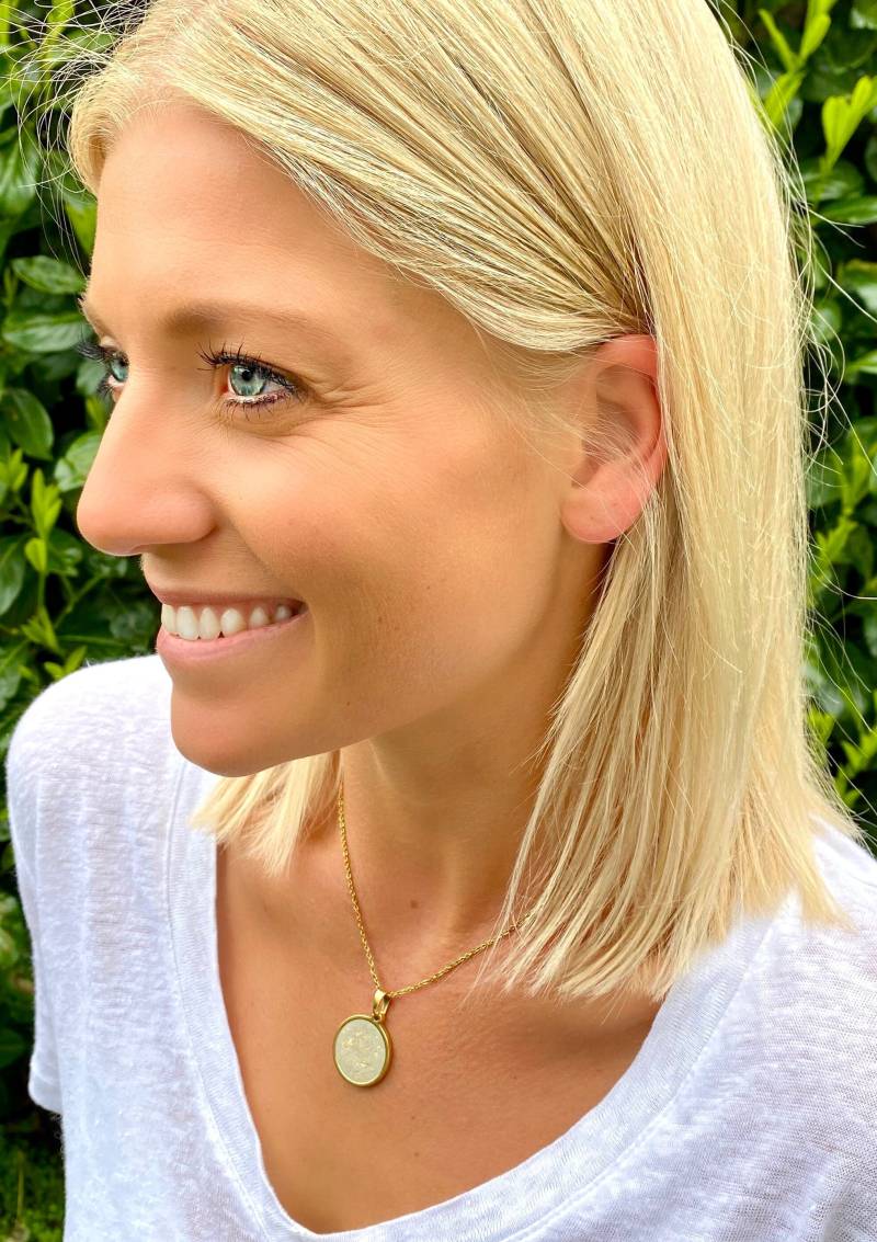 Beton Halskette Gold Mit Blattgold, Betonschmuck Kette Anhänger, Geschenk Für Die Freundin von FroileinJolanda