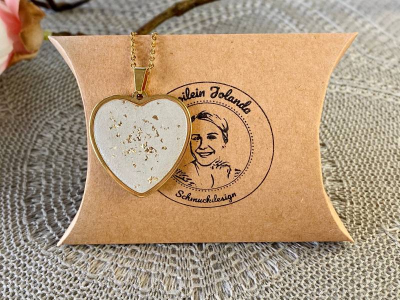 Kette Herz Muttertag Edelstahl Gold Mit Blattgold Betonschmuck von FroileinJolanda