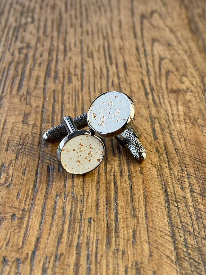 Manschetten Aus Edelstahl Mit Beton, Herrenschmuck Blattgold, Platinfarben Geschenk Manschetten Aus Edelstahl Mit Beton, Herrenschmuck Blattgold, Platinfarben Geschenk von FroileinJolanda