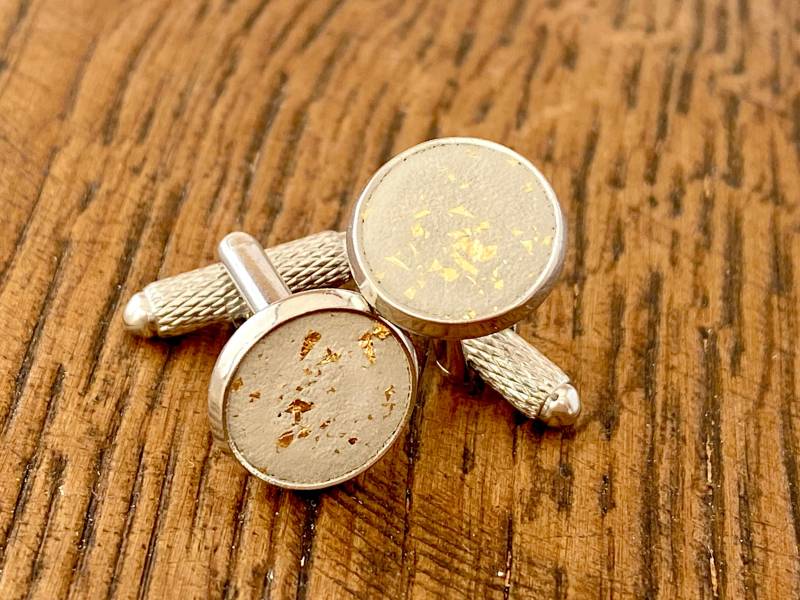 Manschettenknöpfe Aus Beton in Silber Edelstahl Mit Blattgold 24 Karat, Valentinstag Geschenk Männer von FroileinJolanda