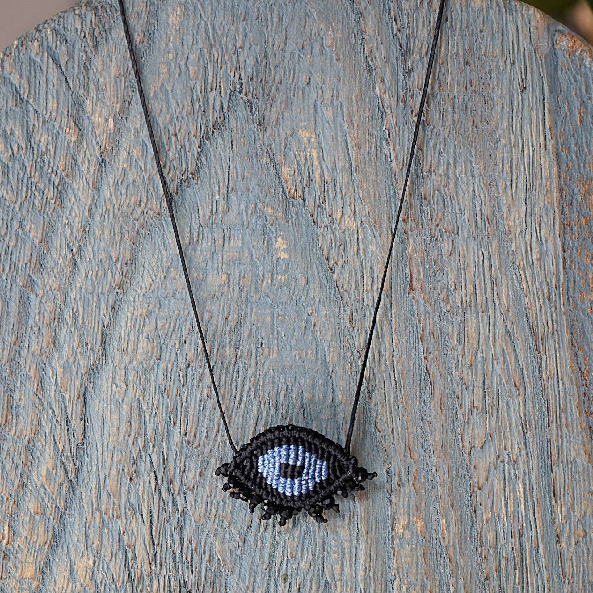 Handgefertigte Makramee Evil Eye Halskette Boho Schutz Anhänger Handgefertigte Makramee Evil Eye Halskette Boho Schutz Anhänger von FrolicStones