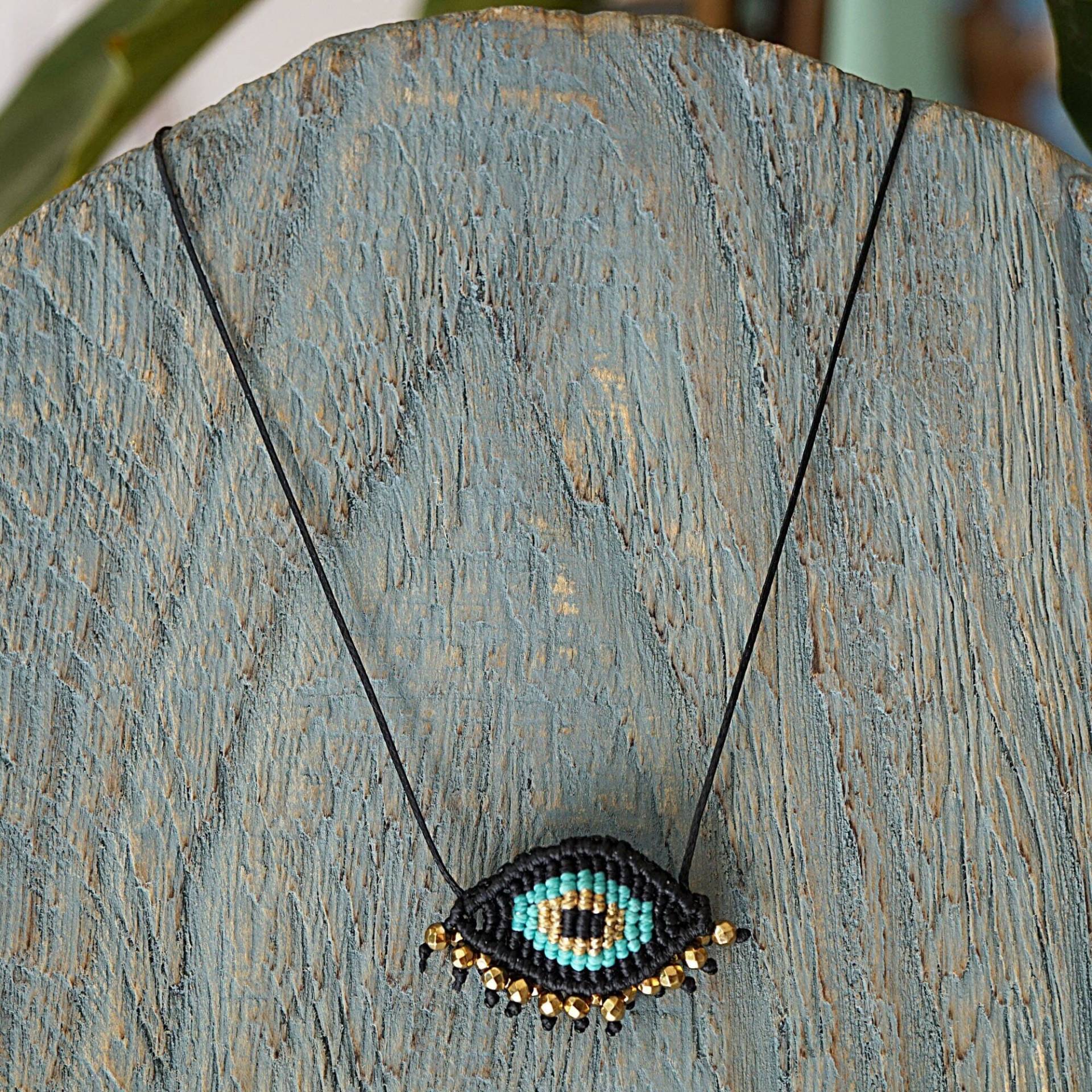 Handgemachte Makramee Evil Eye Halskette Boho Hämatit Anhänger Handgemachte Makramee Evil Eye Halskette Boho Hämatit Anhänger von FrolicStones