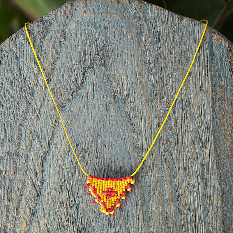 Handgemachte Makramee Kette Boho Häkel Amulett Mit Glasperlen Handgemachte Makramee Kette Boho Häkel Amulett Mit Glasperlen von FrolicStones