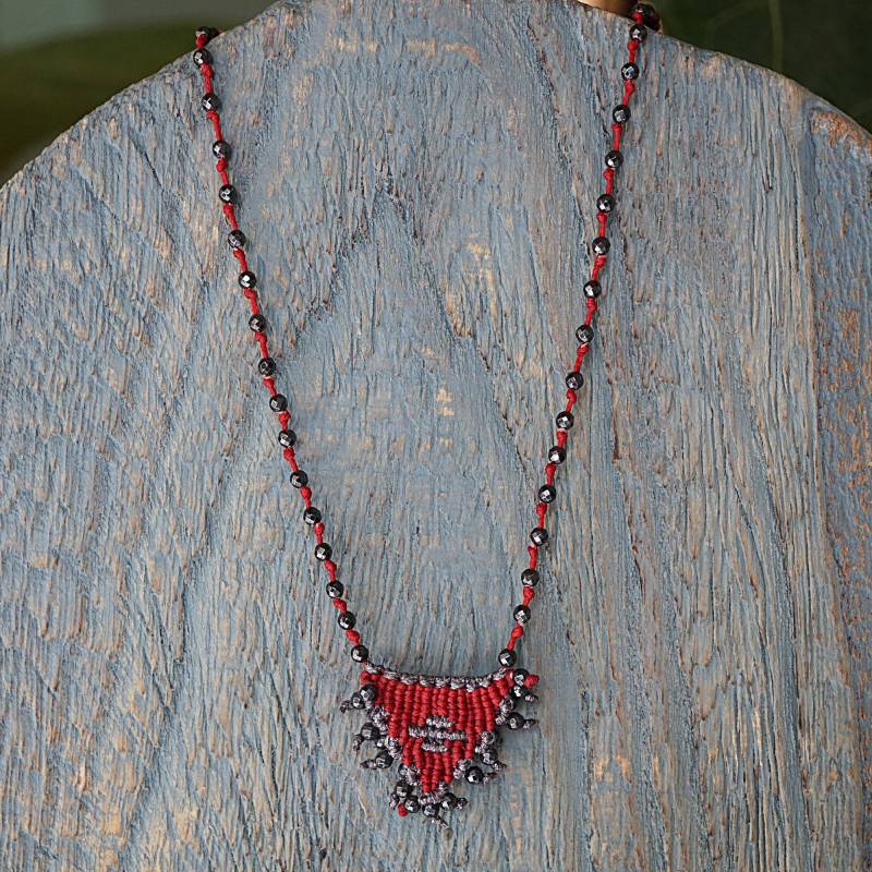 Makramee Talisman Halskette Handgemachter Hämatit Amulett Anhänger Makramee Talisman Halskette Handgemachter Hämatit Amulett Anhänger von FrolicStones