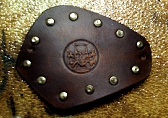 Leder Totenkopf Malteser Kreuz & Steampunk Piraten Style Augenklappe Leder Totenkopf Malteser Kreuz & Steampunk Piraten Style Augenklappe von FrolicandFolly