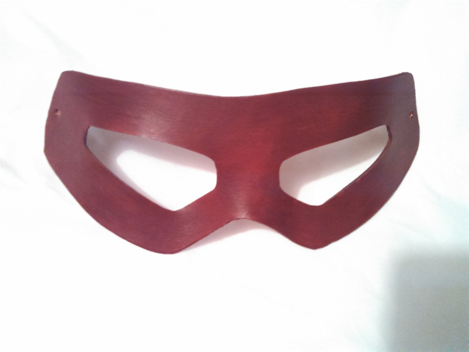Rote Pfeil Cosplay Maske Aus Leder Rote Pfeil Cosplay Maske Aus Leder von FrolicandFolly