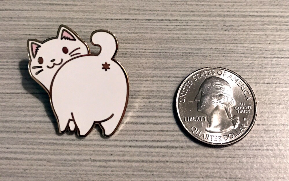 Weiße Katze Hard Enamel Pin von FromCaliko
