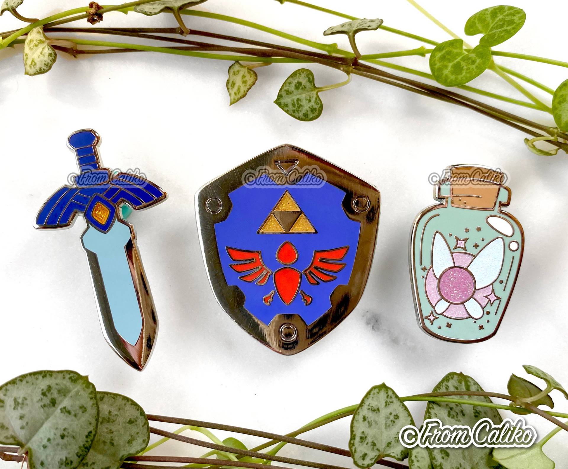 Zelda Hard Enamel Pins Breath Of The Wilds Schwert, Schild, Fee Flasche von FromCaliko