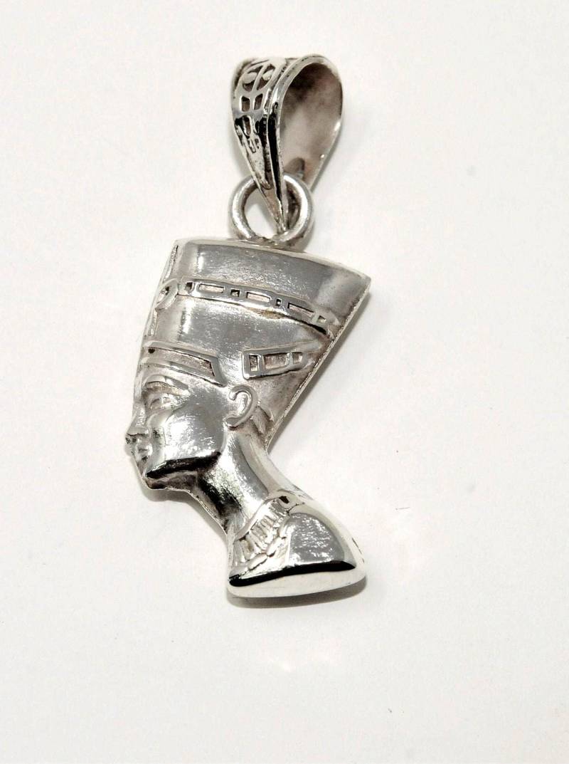 Doppelseitiger Anhänger Nofretete 925 Sterlingsilber Oder Vergoldet. Aus Ägypten Mit Liebe Aus Dem Vintagen Kairo Allen Details Zu Ihnen Gebracht Doppelseitiger Anhänger Nofretete 925 Sterlingsilber Oder Vergoldet. Aus Ägypten Mit Liebe Aus Dem Vintagen Kairo Allen Details Zu Ihnen Gebracht von FromEgyptwithLove11