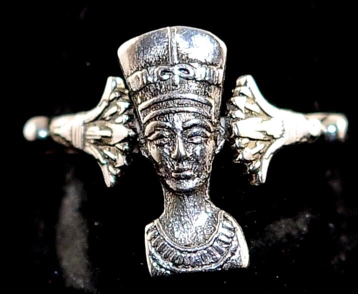 Einzigartiger 925 Sterlingsilberring - Nofretete & Lotusblume Handgefertigt in Unserer Alten Werkstatt Altes Kairo. Stück Für Sie Aus Ägypten Mit von FromEgyptwithLove11