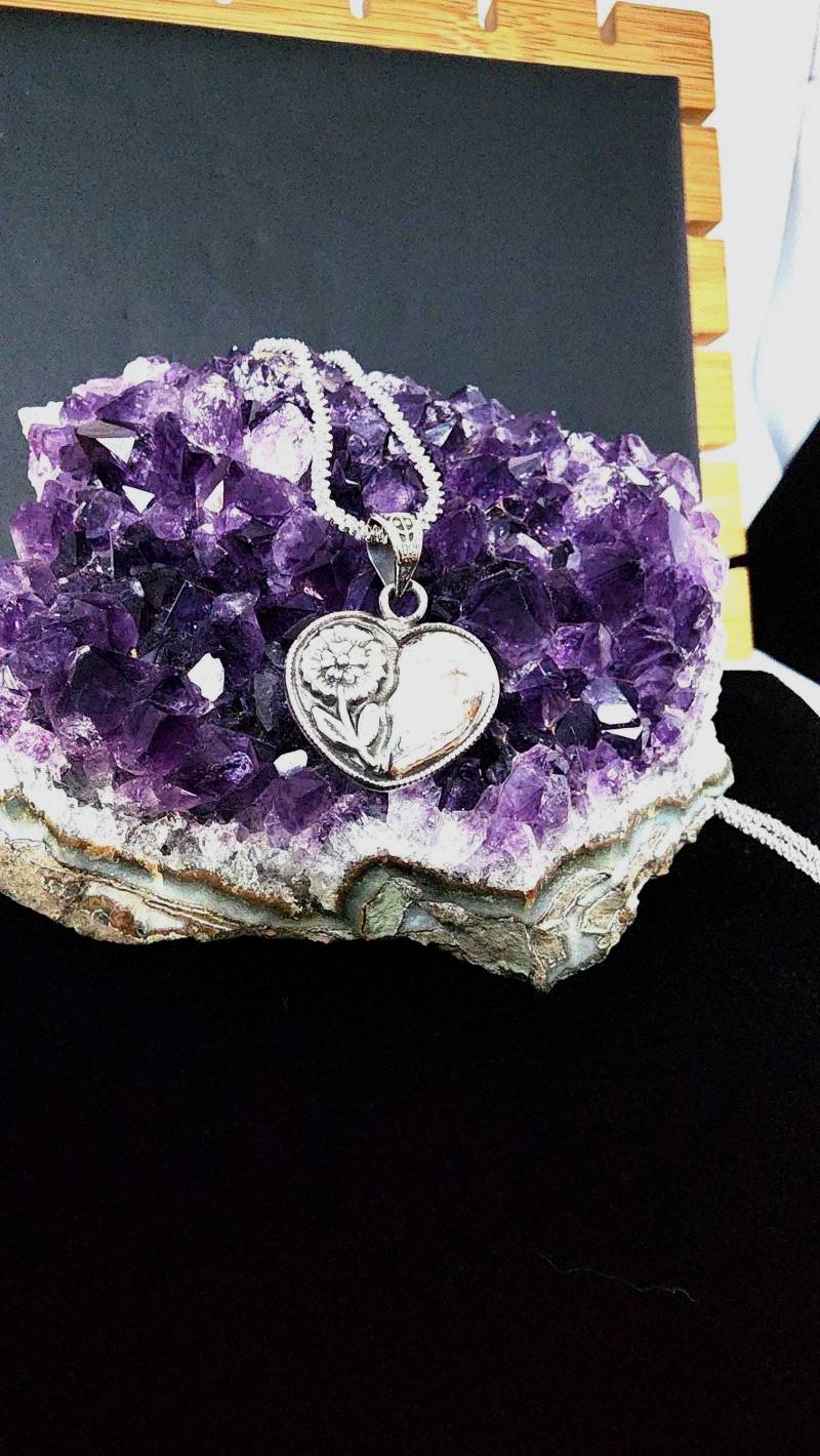 Erstaunliche Anhänger Herzform Mit Blume Darin. 925sterling Silber Handarbeit Hergestellt in Unserer Werkstatt Khan El Khalili Kairo Erstaunliche Anhänger Herzform Mit Blume Darin. 925sterling Silber Handarbeit Hergestellt in Unserer Werkstatt Khan El Khalili Kairo von FromEgyptwithLove11