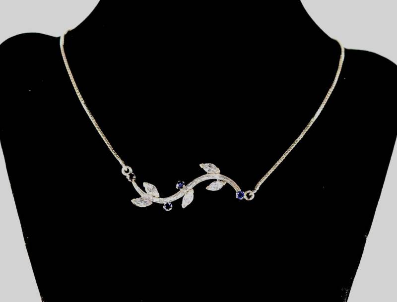 Erstaunliche Blätter Halsketten 925 Sterlingsilber Mit Saphir Und Cz Edelsteinen Handgefertigt Von Unseren Handwerkern in Unserer Alten Werkstatt von FromEgyptwithLove11