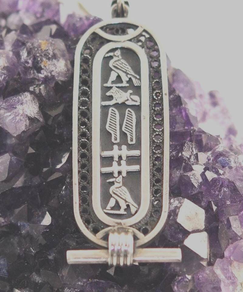 Filigrane Handgemachte Kartusche Aus Sterlingsilber - Erhältlich in Hieroglyphisch, Arabisch Oder Englisch | Max 7 Buchstaben Kommen Zu Ihnen Filigrane Handgemachte Kartusche Aus Sterlingsilber - Erhältlich in Hieroglyphisch, Arabisch Oder Englisch | Max 7 Buchstaben Kommen Zu Ihnen von FromEgyptwithLove11