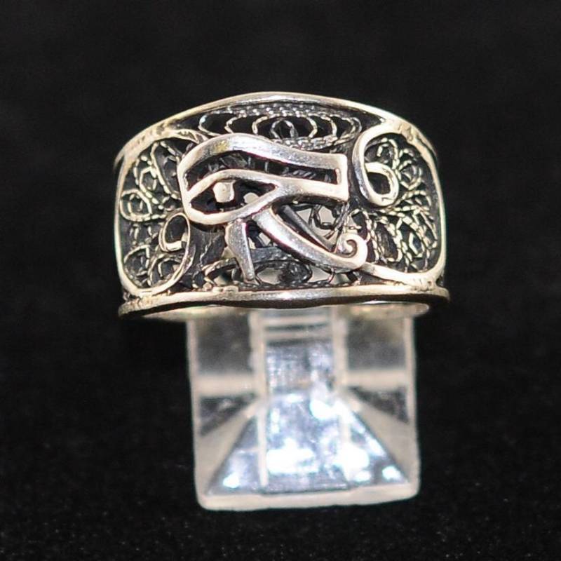 Filigraner Oxidierter 925Er Sterlingsilberring | Offen Auge Des Horus, Hergestellt Aus Hochwertigem Silber in Unserer Alten Werkstatt Im Kairo Filigraner Oxidierter 925Er Sterlingsilberring | Offen Auge Des Horus, Hergestellt Aus Hochwertigem Silber in Unserer Alten Werkstatt Im Kairo von FromEgyptwithLove11