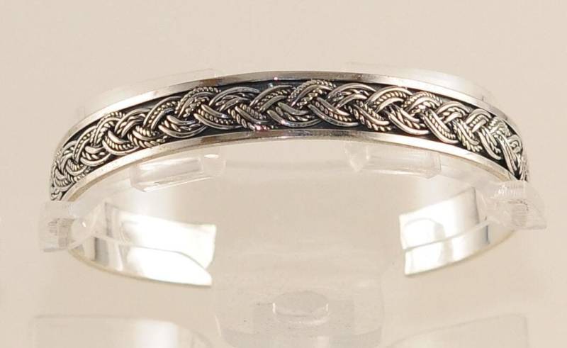 Zauberhaftes Doppelt Geflochtenes Manschettenarmband Aus 925Er Silber. Handgefertigt Von Unserem Artesian in Unserer Alten Werkstatt Kairo Ein Zauberhaftes Doppelt Geflochtenes Manschettenarmband Aus 925Er Silber. Handgefertigt Von Unserem Artesian in Unserer Alten Werkstatt Kairo Ein von FromEgyptwithLove11