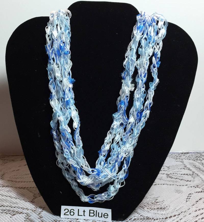 26. Lt Blau & Weiß, Verstellbare Häkeln Trellis Oder Leiter Band Garn Halskette. Geringes Gewicht von FromGrandmaCraftRoom