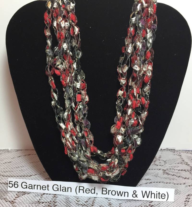 56. Granat Glan, Verstellbare Häkeln Spalier Oder Leiter Garn Halskette. Geringes Gewicht von FromGrandmaCraftRoom