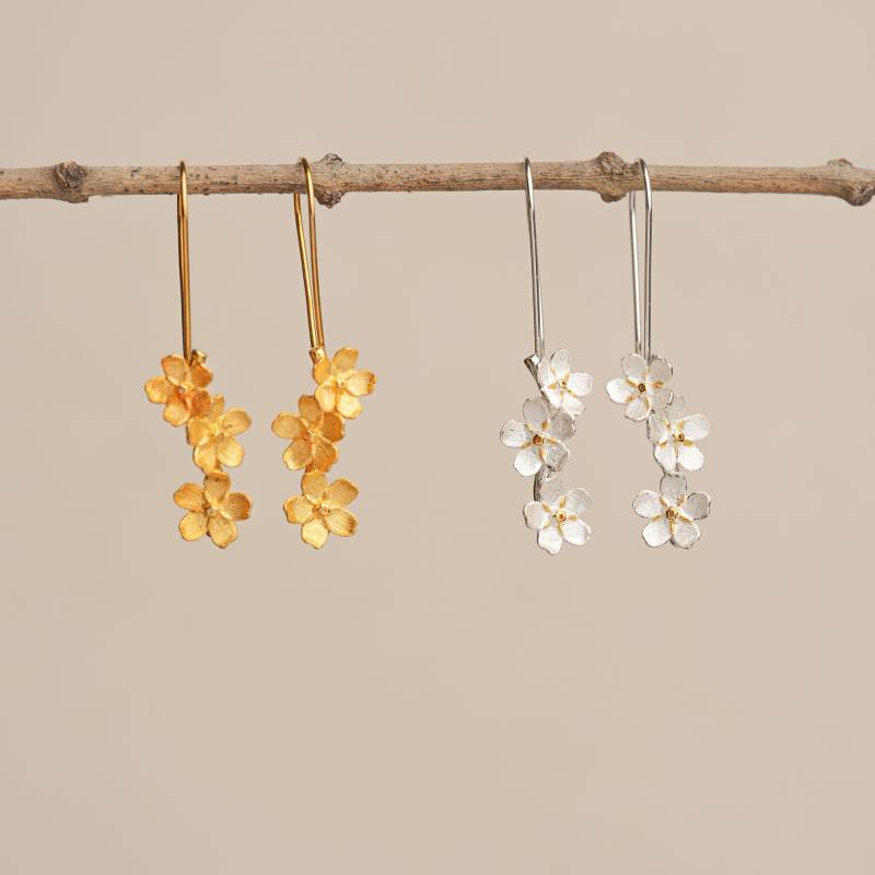 Kirschblüten-Ohrringe - Weiche Und Elegante Silber-Blumenohrringe, Ein Hauch Von Frühling in Jedem Moment, Blumenohrringe von FromJosefinaStudio