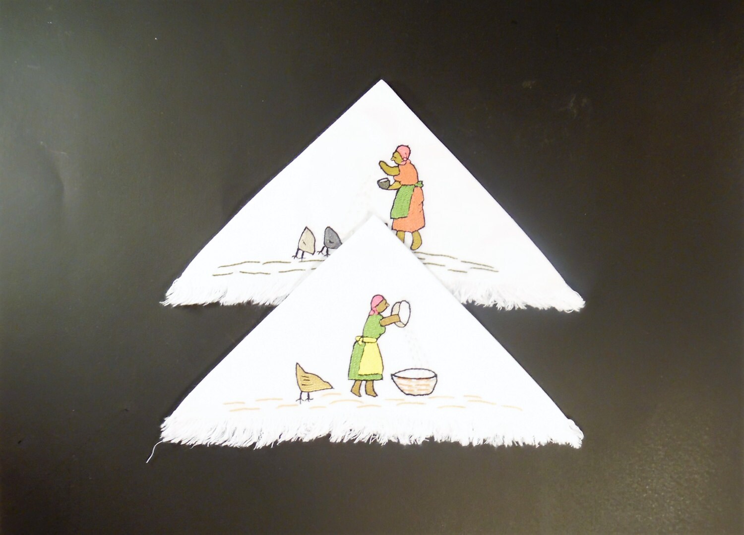 2 Für 1 Taschentuch Gestickt, Dorfleben, Vintage Taschentücher, Bestickte Hundetuch, Hand Stitched Dorf Arbeiter, Mutter Hanky #13 Begrenzt 2 Für 1 Taschentuch Gestickt, Dorfleben, Vintage Taschentücher, Bestickte Hundetuch, Hand Stitched Dorf Arbeiter, Mutter Hanky #13 Begrenzt von FromTheCradleCrafts