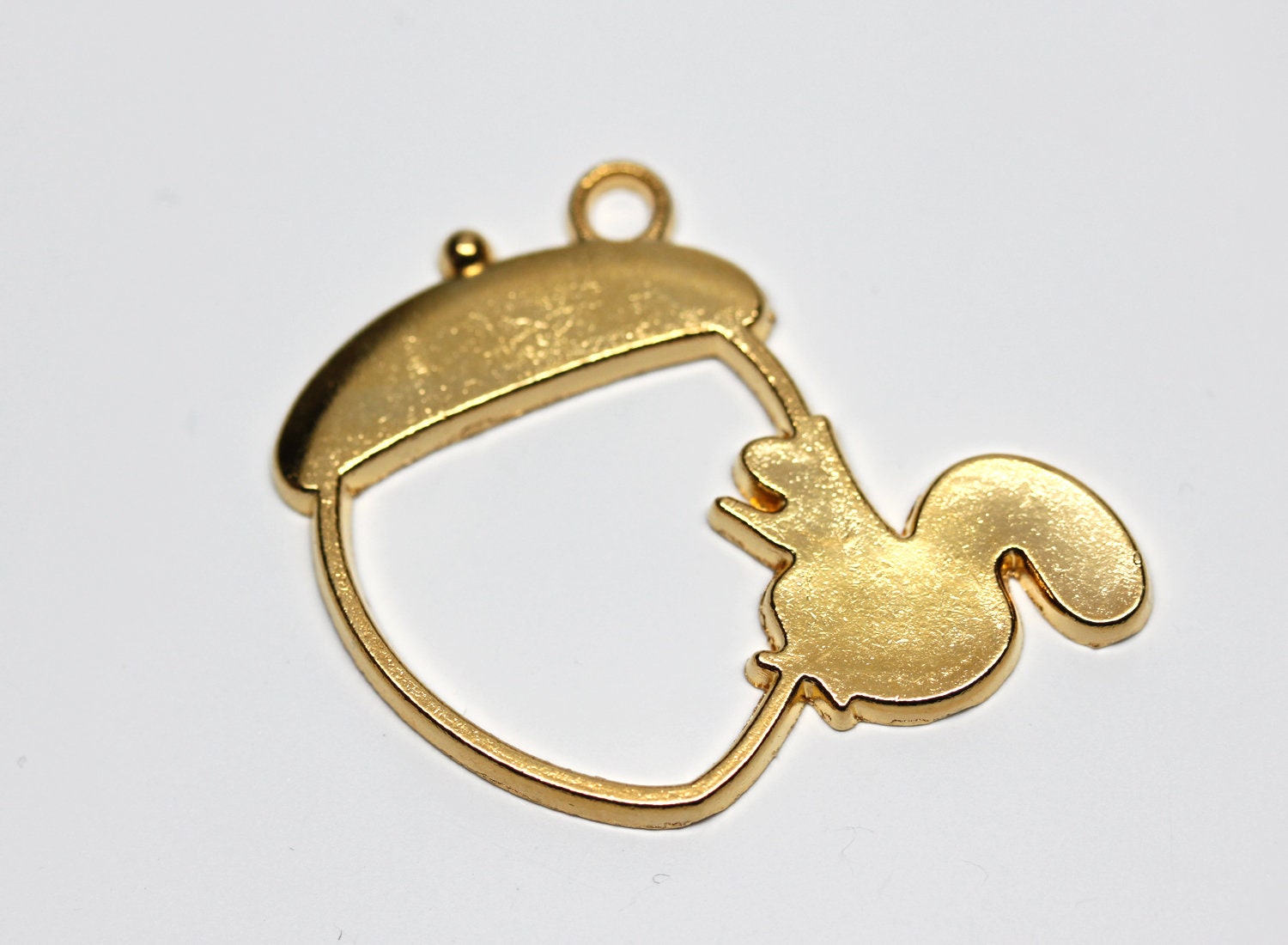 3 Eichhörnchen Eichel Charm Anhänger Metallrahmen Uv-Harz Ton Zubehör Handwerk Geformte Leere Schale Diy 3 Eichhörnchen Eichel Charm Anhänger Metallrahmen Uv-Harz Ton Zubehör Handwerk Geformte Leere Schale Diy von FromToronto