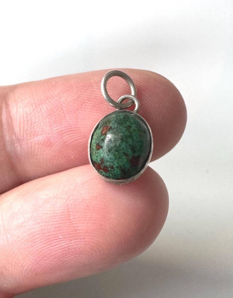 925 Silber Anhänger Mit Grünem Naturstein - Zartes Kleinod Feiner Ausstrahlung von FromyesterdaySchatze