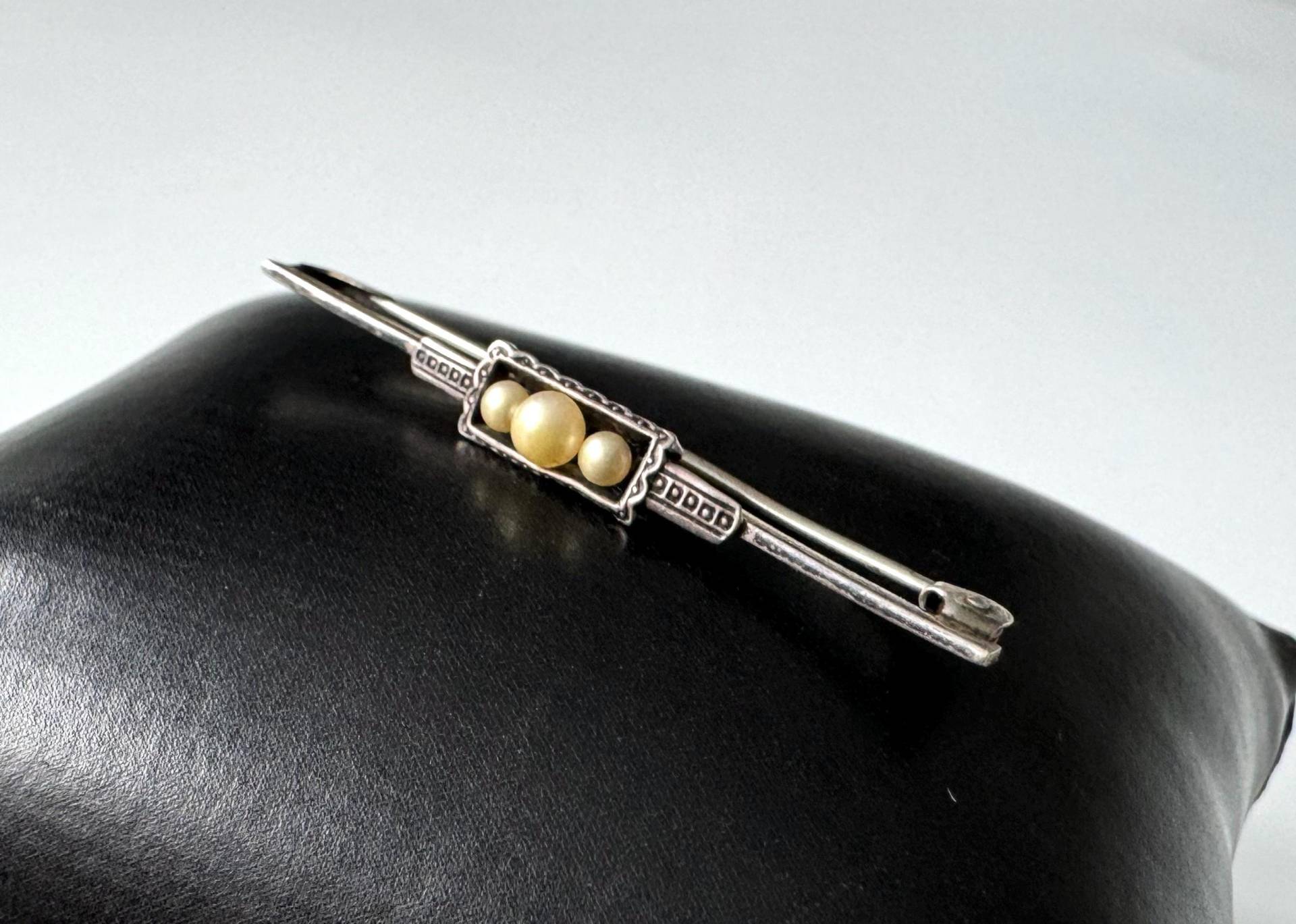 Antike Jugendstil Brosche 800 Silber Mit 3 Perlen - Stabbrosche Um 1900 Antike Jugendstil Brosche 800 Silber Mit 3 Perlen - Stabbrosche Um 1900 von FromyesterdaySchatze