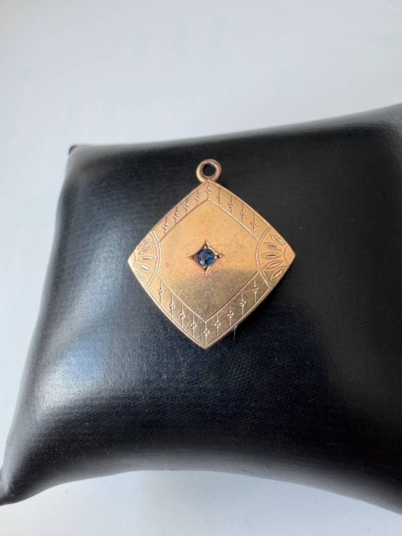 Antiker Art Deco Anhänger Gold Doublé Mit Saphir - Schmuck Aus Vergangener Zeit von FromyesterdaySchatze