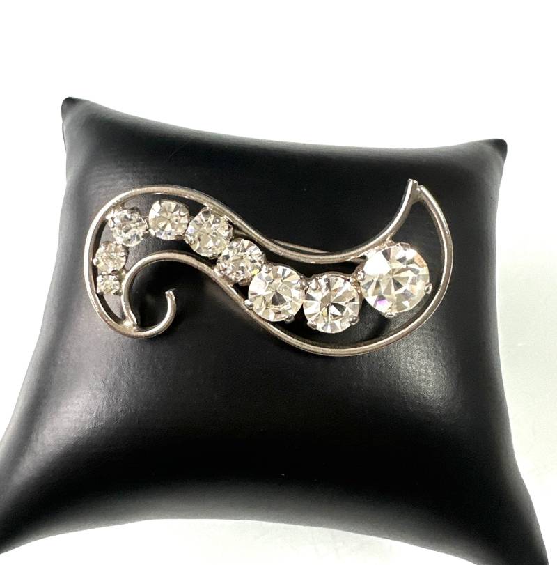 Art-Deco - Silber Ton Brosche Mit Funkelnden Gablonzer Strass Steinen Art-Deco - Silber Ton Brosche Mit Funkelnden Gablonzer Strass Steinen von FromyesterdaySchatze