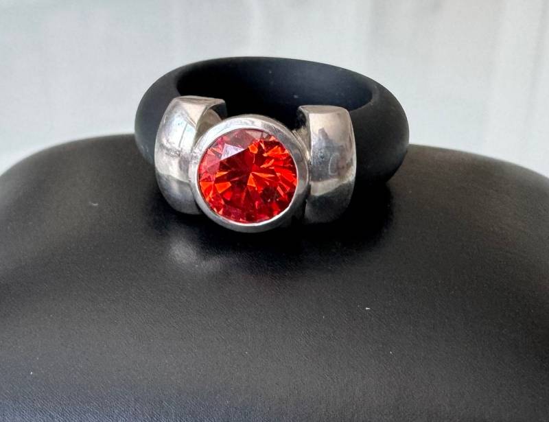Diamonique Ring 925 Silber Mit Rotem Funkelnden Stein von FromyesterdaySchatze