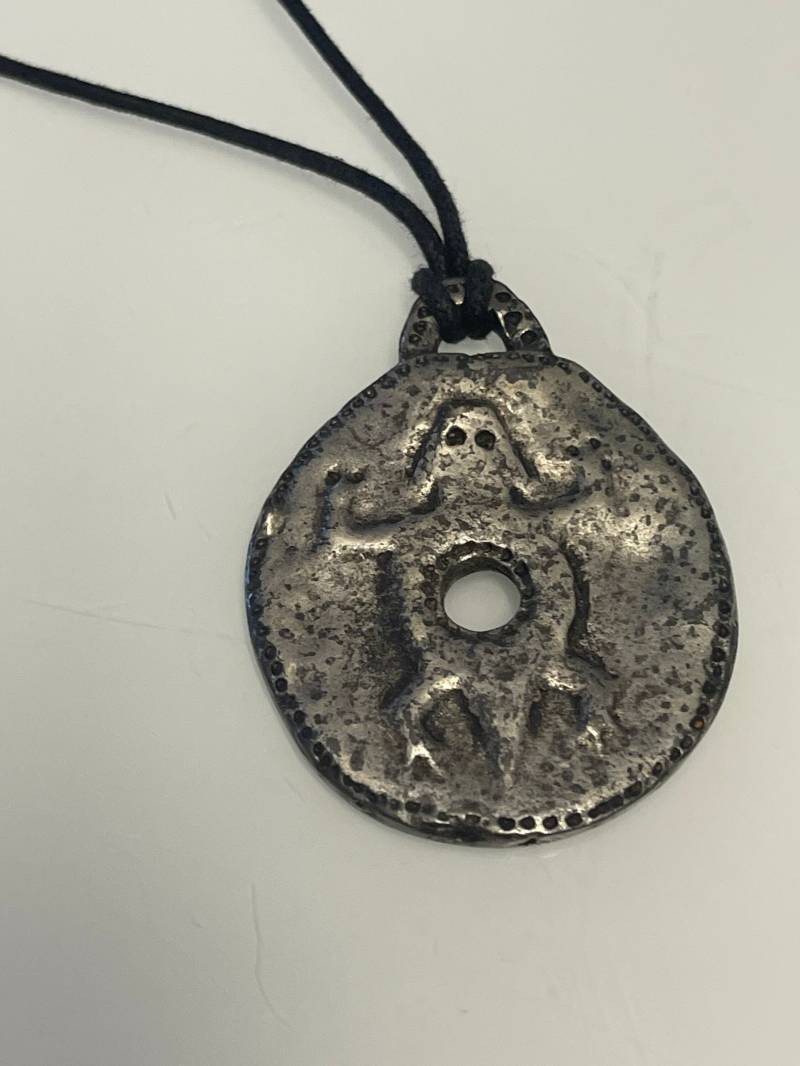 Esprit Kette Unisex Leder Modeschmuck Mit Großem Anhänger von FromyesterdaySchatze
