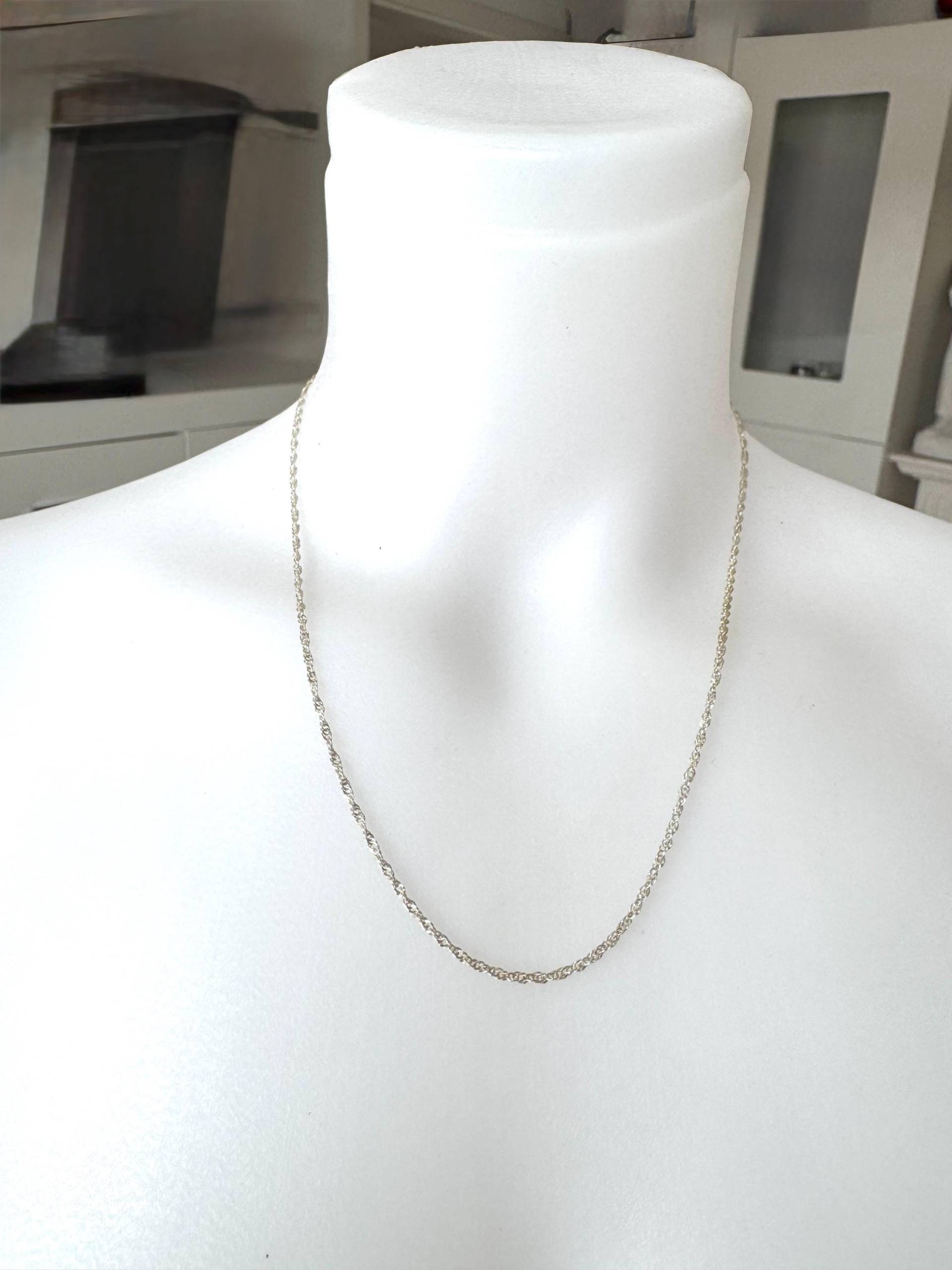 Feine Halskette Aus 925 Silber - Gedrehtes Design Mit Funkelndem Glanz, 45 cm von FromyesterdaySchatze