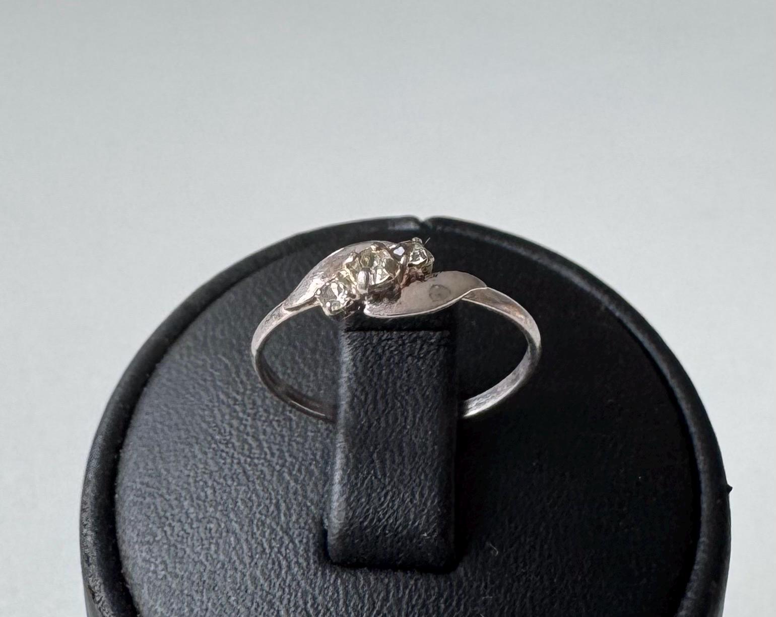 Feiner 925 Silber Ring Mit Drei Klaren Steinen Mid Century Stil von FromyesterdaySchatze