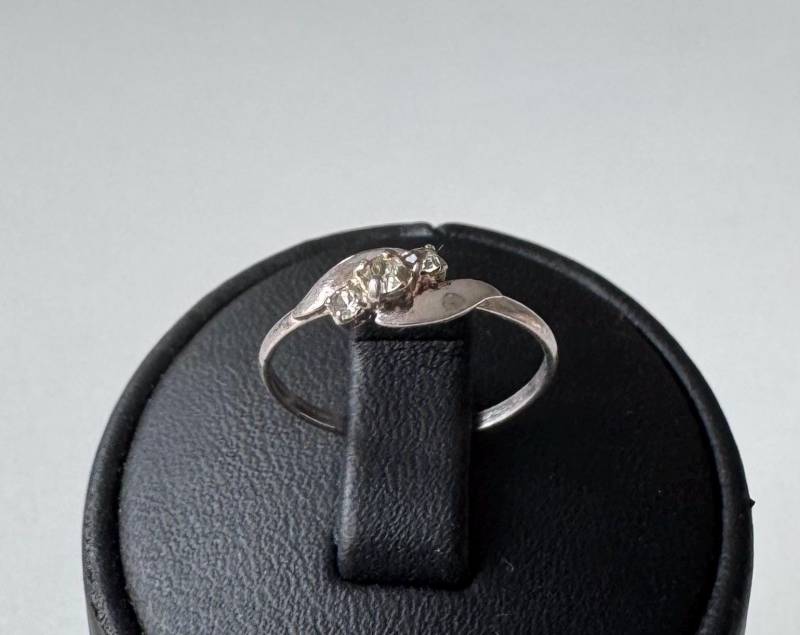 Feiner 925 Silber Ring Mit Drei Klaren Steinen Mid Century Stil von FromyesterdaySchatze