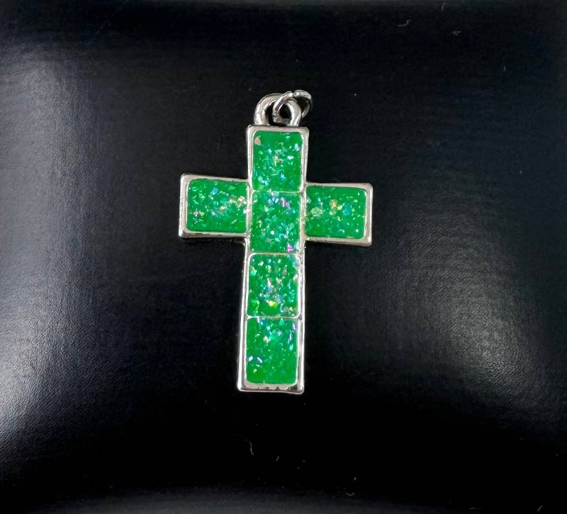 Funkelnde Modeschmuck Kreuz Anhänger Mit Grünem Emaille von FromyesterdaySchatze