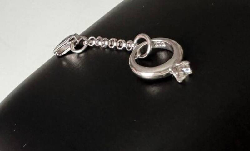 Hübscher Charm 925 Silber Anhänger Kleiner Ring Mit Funkelndem Stein von FromyesterdaySchatze
