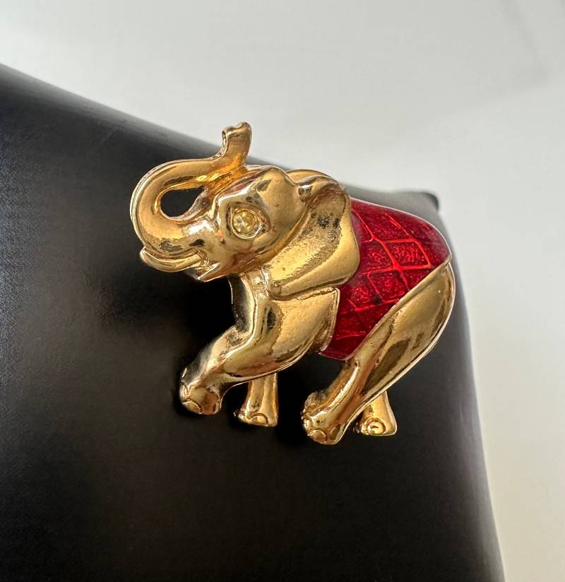 Hübscher Pin Elefant Brosche Anstecknadel Gold Dekor Mit Emaillepaste Hübscher Pin Elefant Brosche Anstecknadel Gold Dekor Mit Emaillepaste von FromyesterdaySchatze