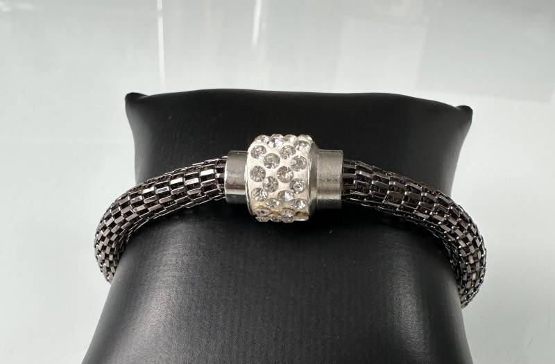Hübsches Armband Mit Besonderem Design Und Glitzer Steinchen - Magnetschließe von FromyesterdaySchatze