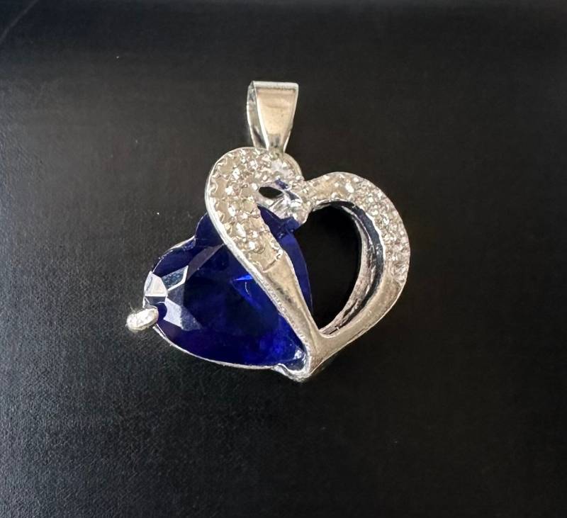 Modeschmuck Anhänger Im Doppelherz Design von FromyesterdaySchatze