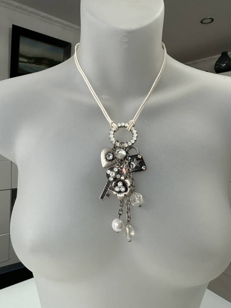 Modeschmuck Kette Mit Anhängern Seilkette Trachtenschmuck Dirndl von FromyesterdaySchatze