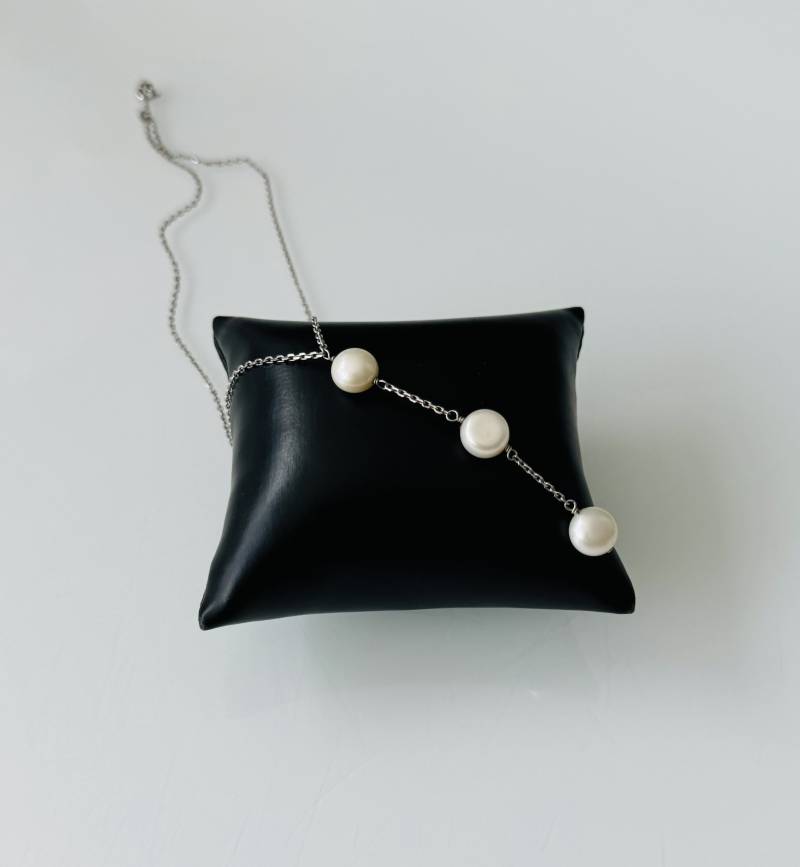 Modeschmuck Kette Mit Weißen Perlen von FromyesterdaySchatze