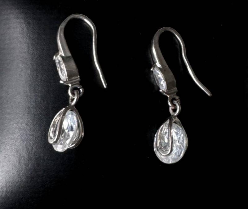 Modeschmuck Ohrringe Silber Mit Funkelnden Klaren Steinen von FromyesterdaySchatze