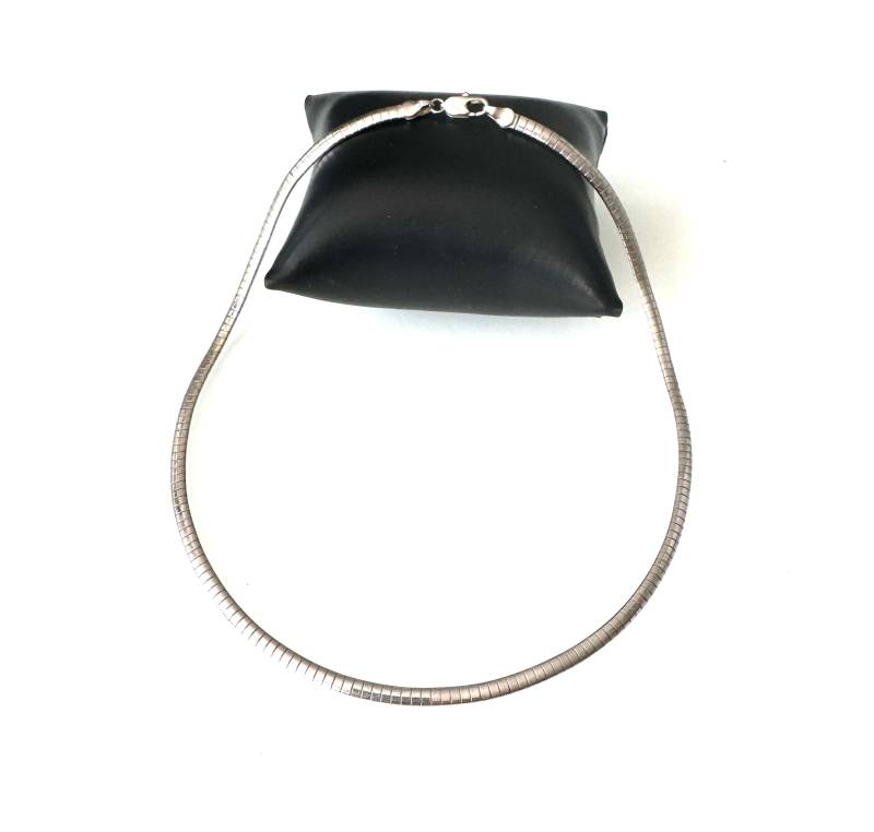 Silberfarbenes Modeschmuck Collier - Anmutiges Accessoire Von Zeitloser Eleganz von FromyesterdaySchatze