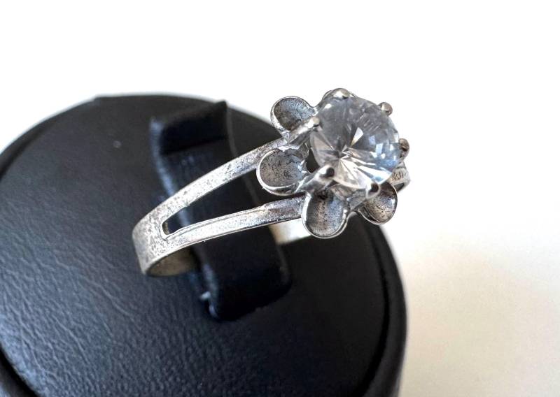 Vintage 925 Silber Ring Mit Klarem Stein Blumenform Krabbenfassung von FromyesterdaySchatze