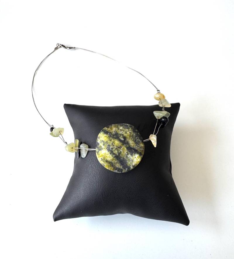 Vintage Halskette Mit Serpentin Rohstein Und Steinsplittern 925 Silber Drahtkette von FromyesterdaySchatze