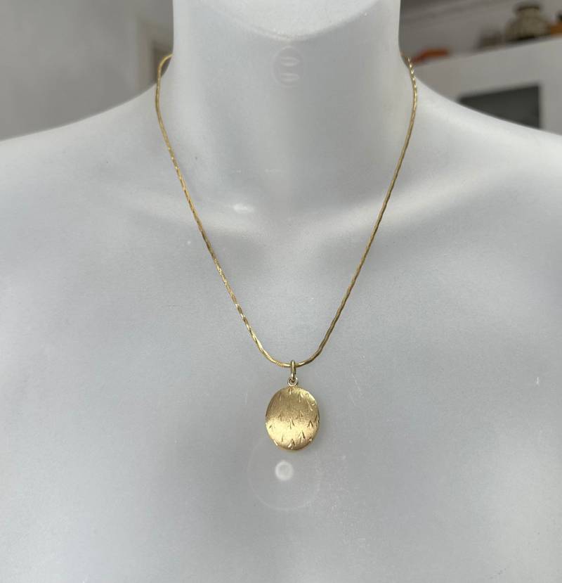Vintage Modeschmuck Set Goldene Kette Mit Medaillon Anhänger von FromyesterdaySchatze