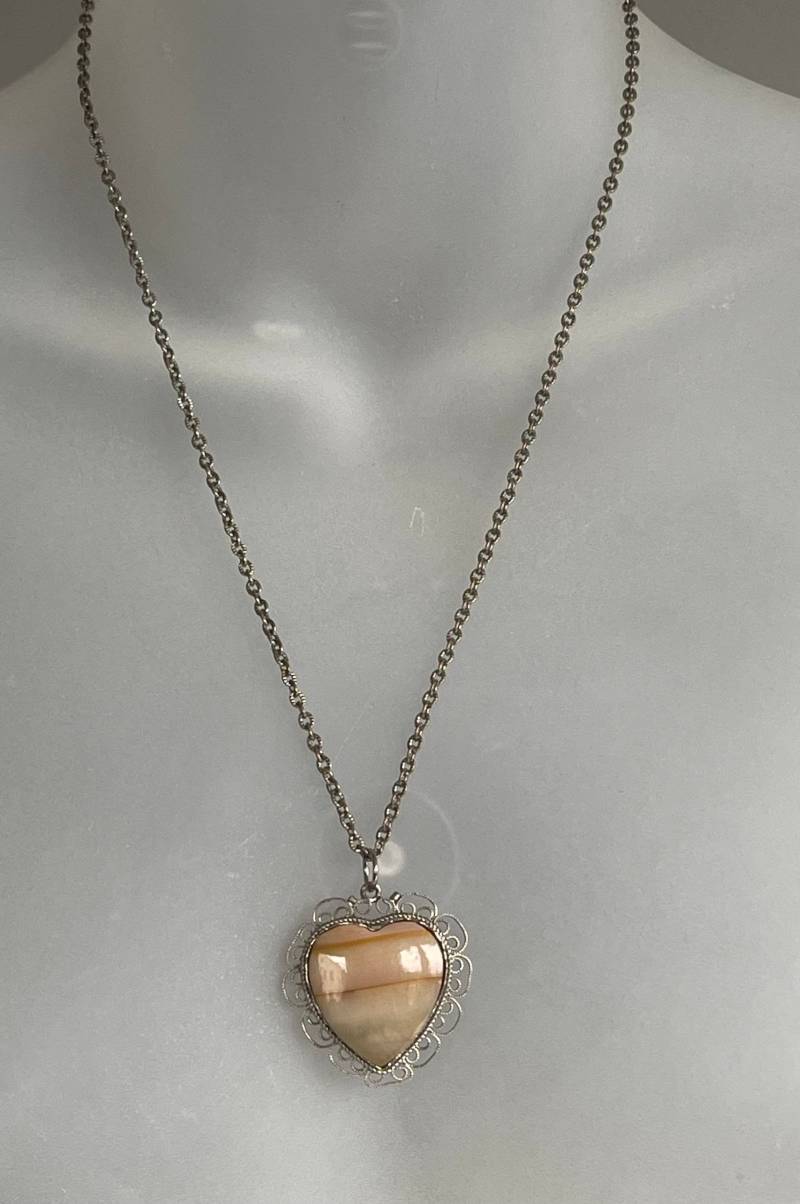 Wunderschöne Kette Mit Anhänger Herz Trachtenschmuck von FromyesterdaySchatze