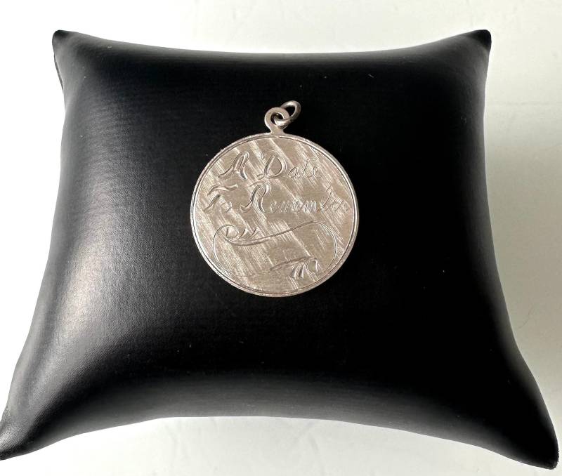 sterling Silber Anhänger " A Date To Remember 40'er Jahre Meistermarke Pfeil Und G von FromyesterdaySchatze