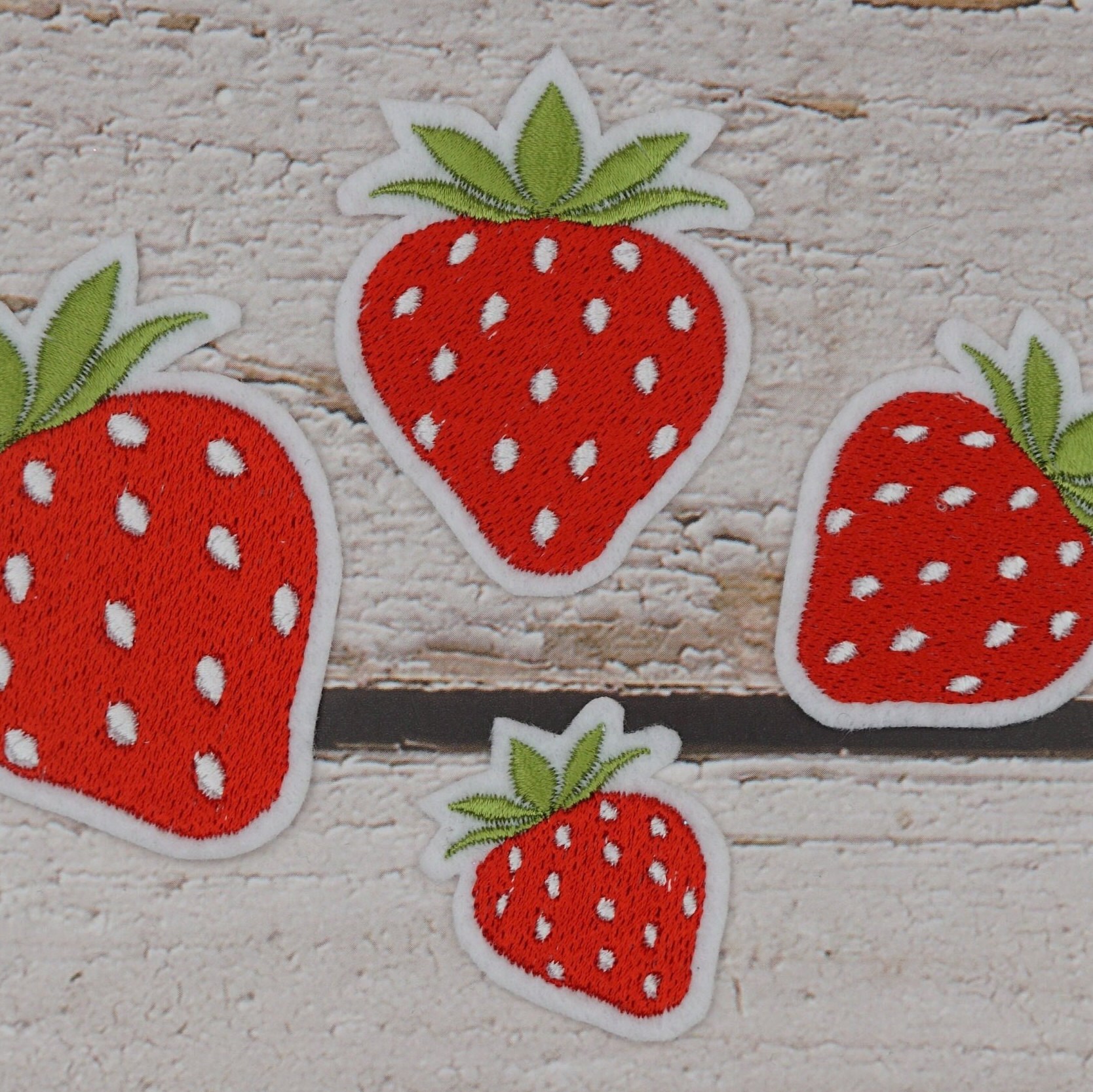 Erdbeere Gestickt - Aufnäher Applikation Zum Aufbügeln Größenwahl Schultüte Einschulung Beeren Obst von Froschverliebt